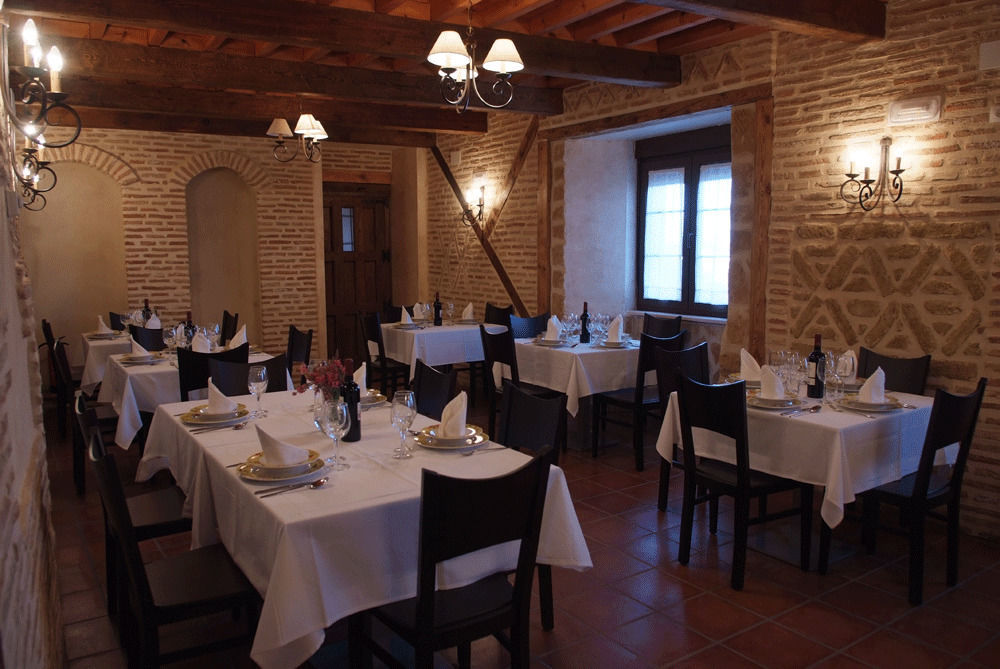 La Casona De Dona Petra Hotel Villarmentero de Campos Luaran gambar