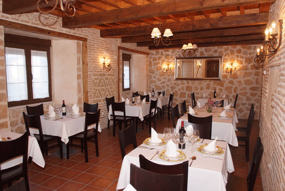 La Casona De Dona Petra Hotel Villarmentero de Campos Luaran gambar